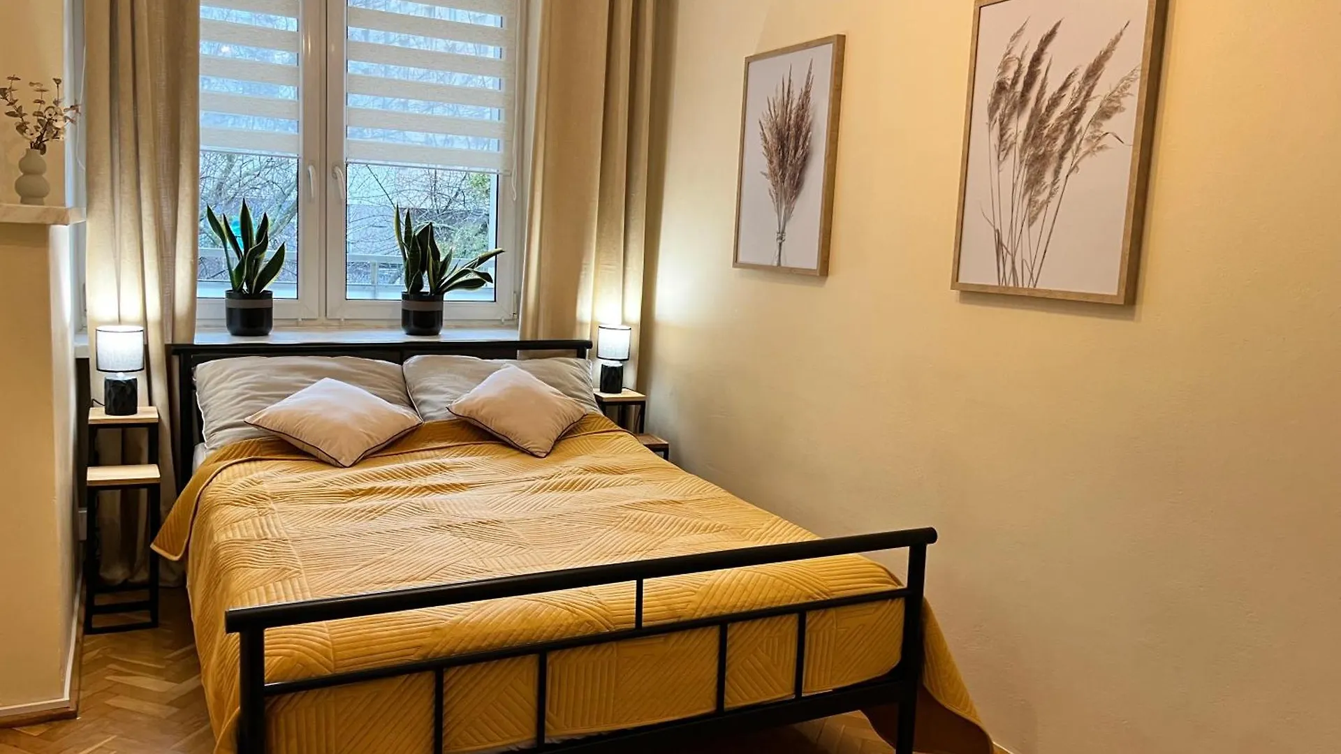 Ohmyhome-Plac Zawiszy وارسو شقة