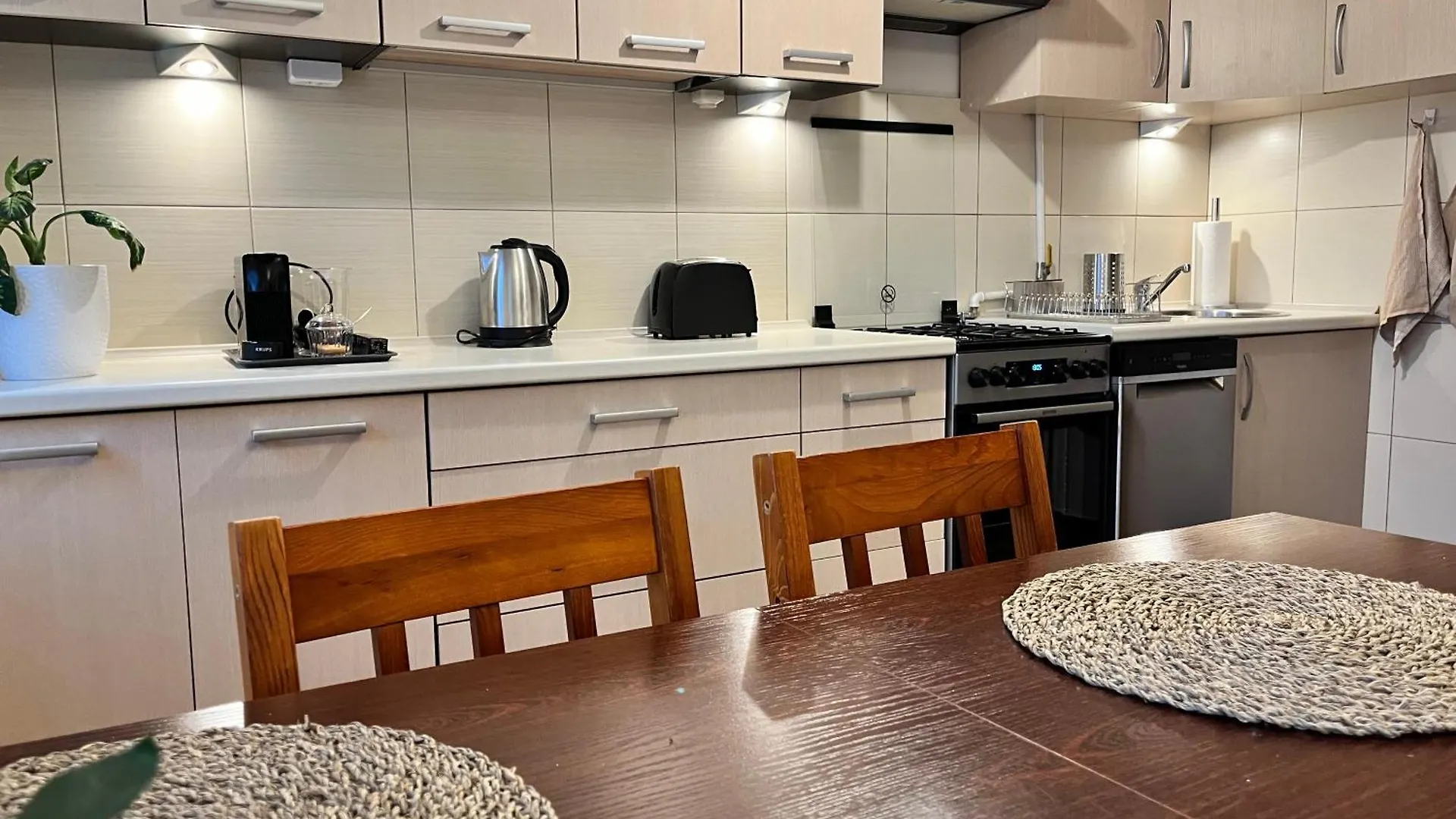 Ohmyhome-Plac Zawiszy وارسو شقة